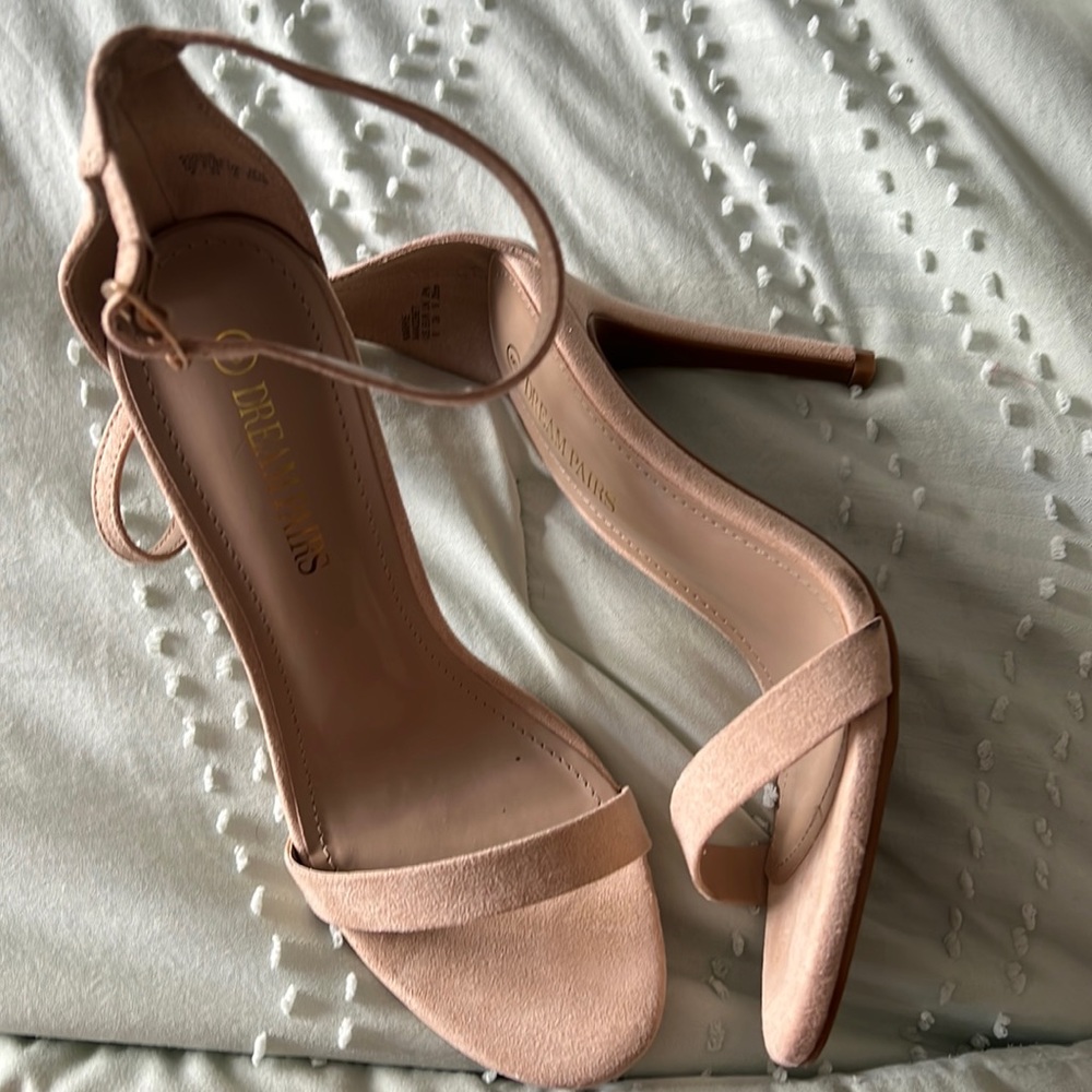 Beige/tan stappy heels